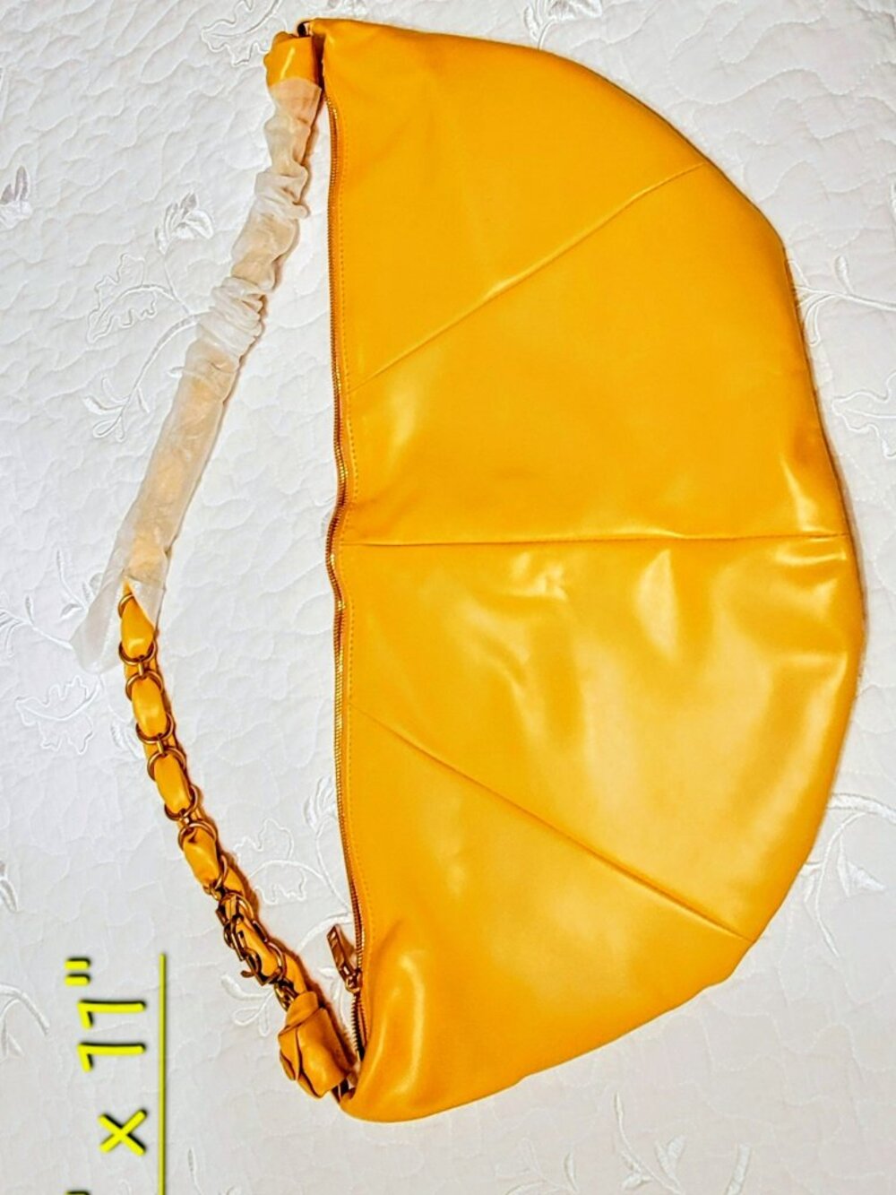 **BIG, Beautiful yellow hobo fashion shoulder bag! New, never used. No brand.